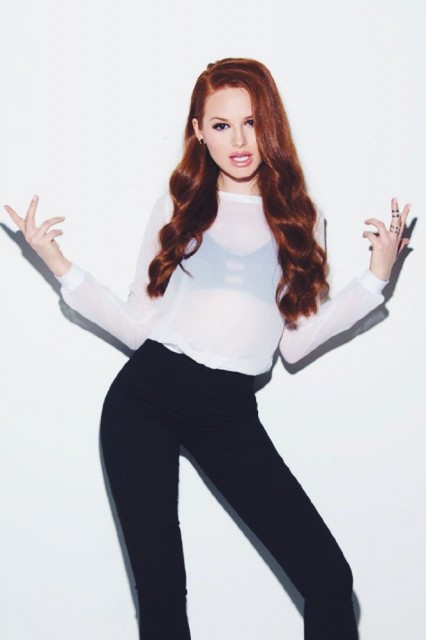 Madelaine  Petsch Fotoğrafları 45