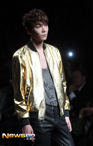 Lee Cheol-woo (i) Fotoğrafı