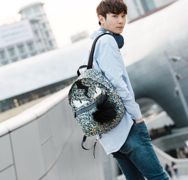 Lee Cheol-woo (i) Fotoğrafı