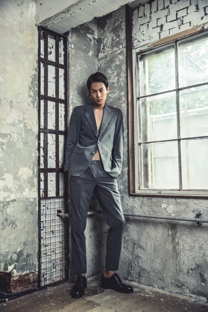 Lee Cheol-woo (i) Fotoğrafı