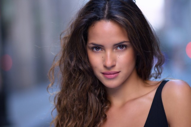 Adria Arjona Fotoğrafı