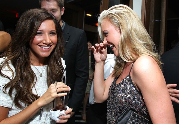 AJ Michalka Fotoğrafı
