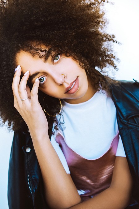 Hayley Law Fotoğrafları 12