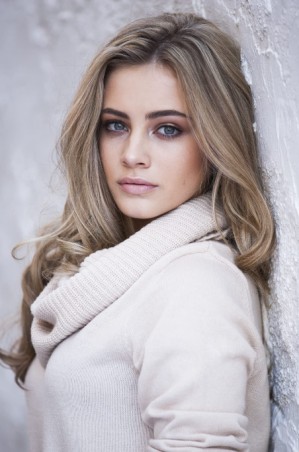 Josephine Langford Fotoğrafı