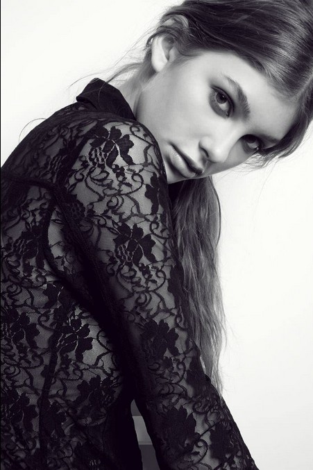 Camila Morrone Fotoğrafı