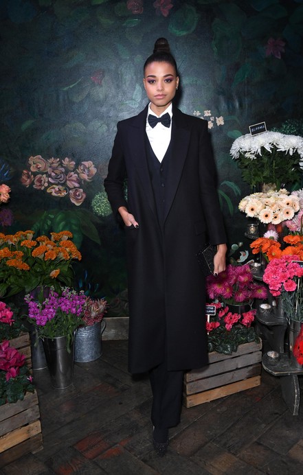 Ella Balinska Fotoğrafı