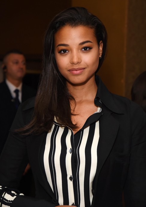 Ella Balinska Fotoğrafı