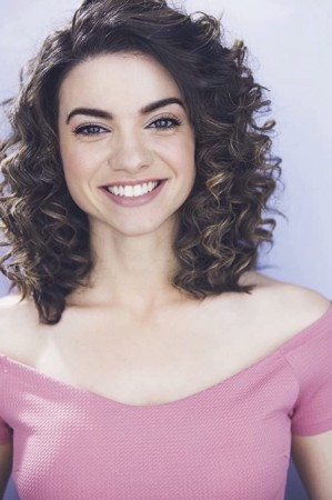 Lauren LaVera Fotoğrafı