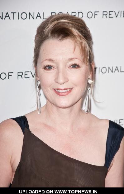 Lesley Manville Fotoğrafları 7