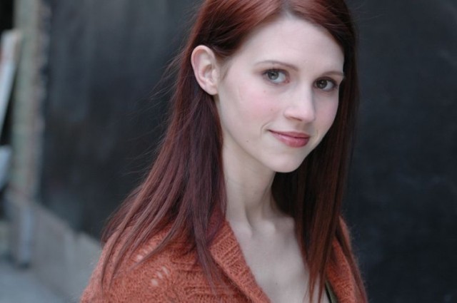 Julie McNiven Fotoğrafları 1