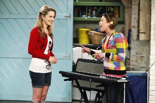 Bridgit Mendler Fotoğrafı