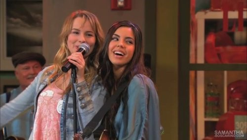 Bridgit Mendler Fotoğrafı