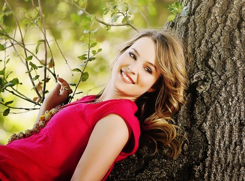 Bridgit Mendler Fotoğrafı