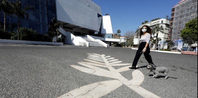 Cannes Film Festivali Ertelendi