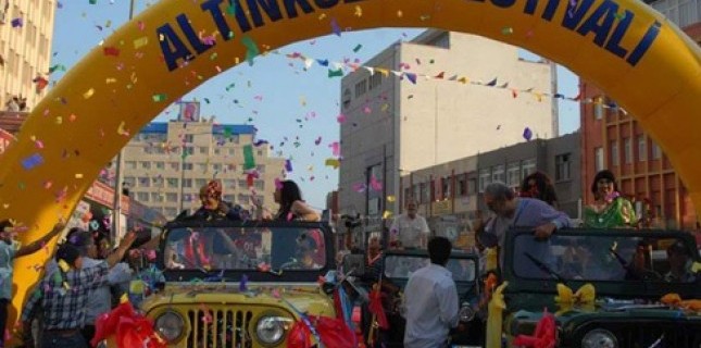 Film Yönetmenleri'nden Bir İlk Film Yönetmenleri'nden Bir İlk