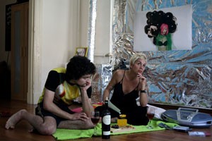 Kraliçe Fabrikada Fotoğrafı