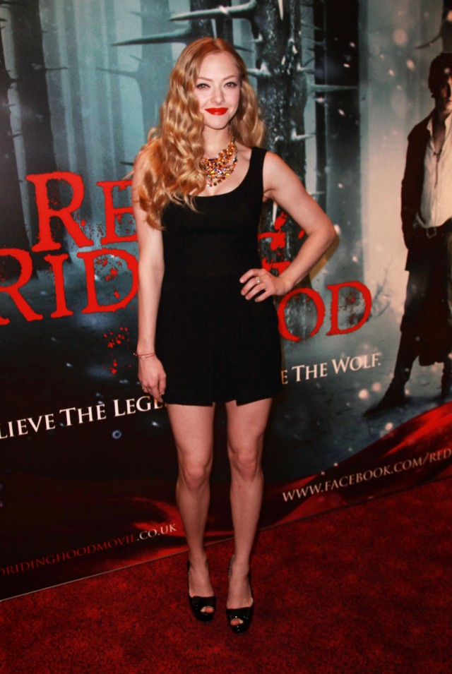 Kız ve Kurt Fotoğrafı