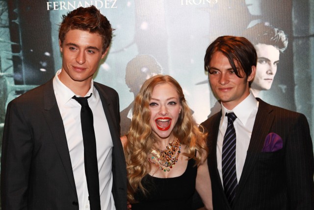 Kız ve Kurt Fotoğrafı