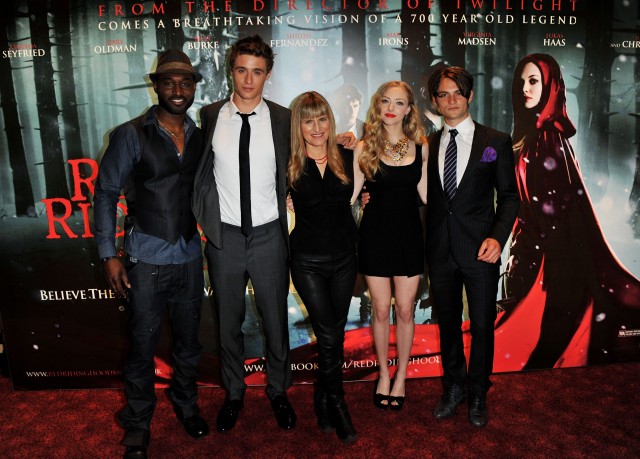 Kız ve Kurt Fotoğrafı