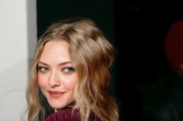 Kız ve Kurt Fotoğrafı