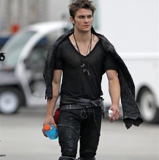 Kız ve Kurt Fotoğrafı