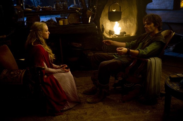 Kız ve Kurt Fotoğrafı