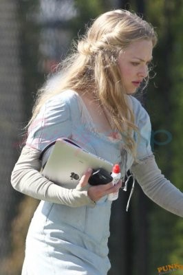 Kız ve Kurt Fotoğrafı