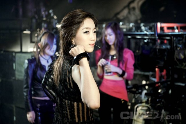 White: The Melody of the Curse Fotoğrafı