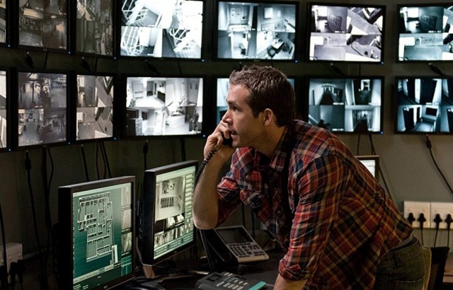 Düşmanı Korurken Fotoğrafı