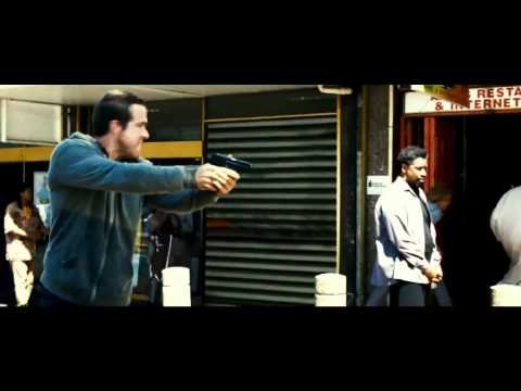 Düşmanı Korurken Fotoğrafı