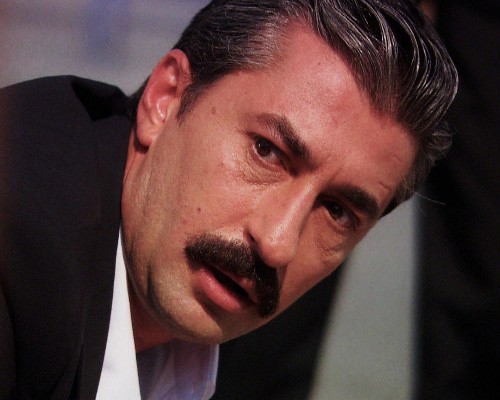 Öyle Bir Geçer Zaman Ki Fotoğrafı