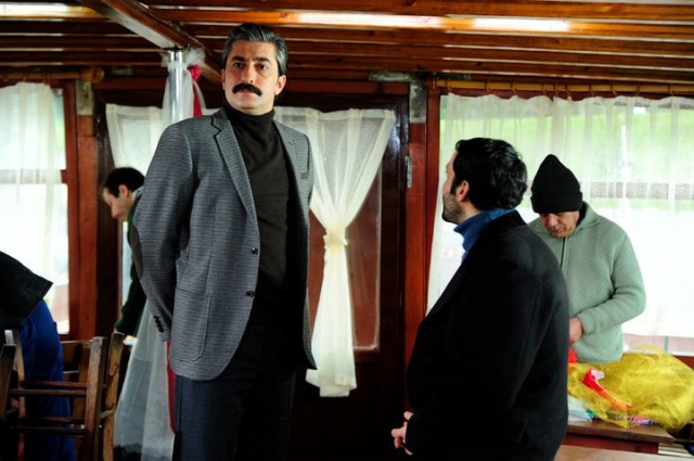 Öyle Bir Geçer Zaman Ki Fotoğrafı