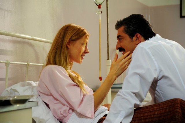 Öyle Bir Geçer Zaman Ki Fotoğrafı