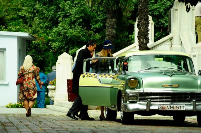 Öyle Bir Geçer Zaman Ki Fotoğrafı