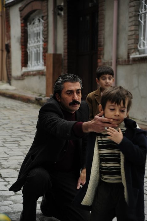 Öyle Bir Geçer Zaman Ki Fotoğrafı