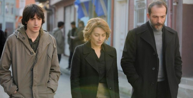 Öyle Bir Geçer Zaman Ki Fotoğrafı