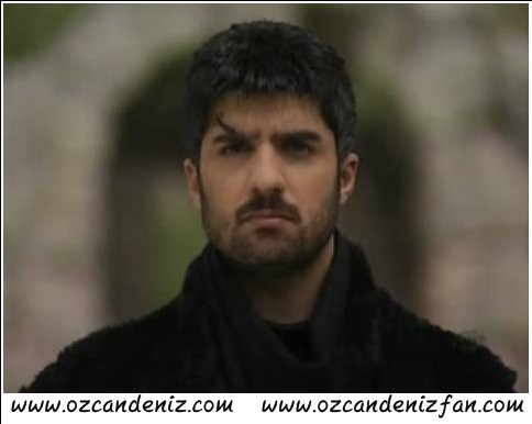 Aşkın Dağlarda Gezer Fotoğrafı