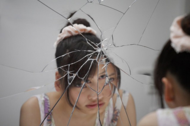 A Liar And A Broken Girl Fotoğrafı