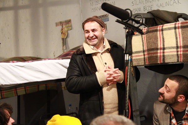 Kolpaçino: Bomba Fotoğrafı