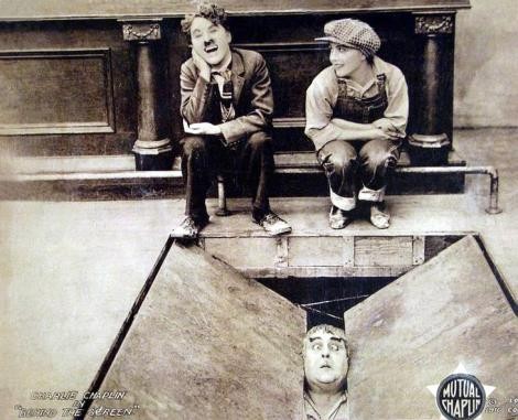 Behind The Screen Fotoğrafı