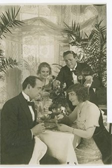 Kärleken Segrar (1916) afişi