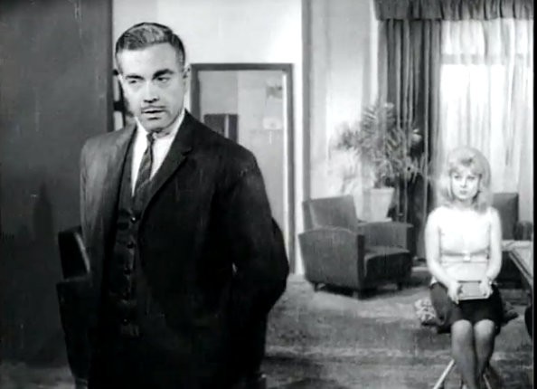 Öp Annenin Elini Fotoğrafı