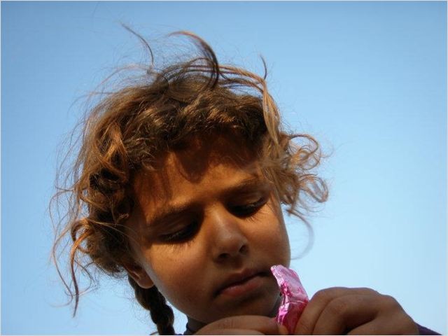 Toprağa Uzanan Eller fotoğrafı