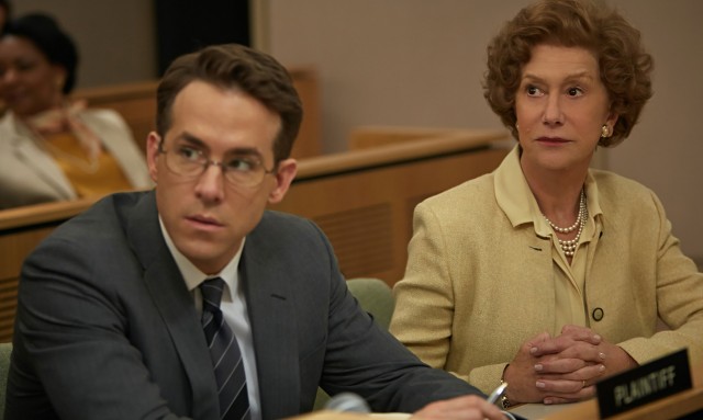 Altınlı Kadın Fotoğrafı