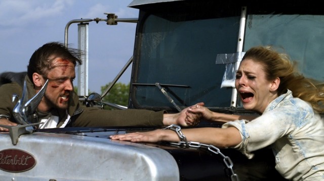 Asla Yabancılarla Oynama 3 Fotoğrafı