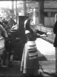 The Lure Of The Gown (1909) afişi