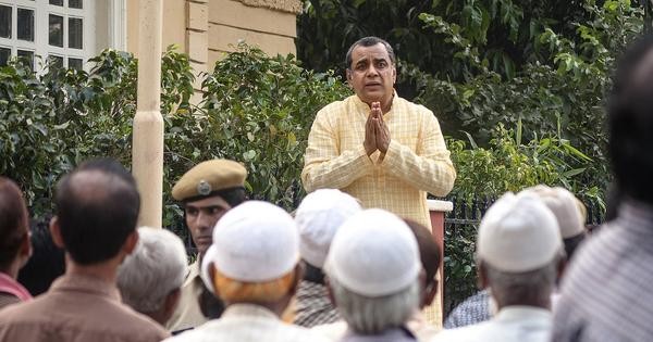 Dharam Sankat Mein Fotoğrafı