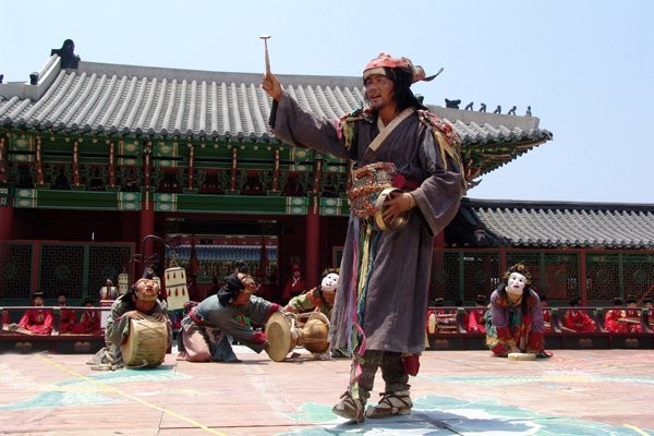 Kral ve Soytarı Fotoğrafı