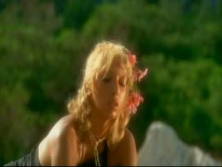 Travolti da un insolito destino nell'azzurro mare d'agosto fotoğrafı