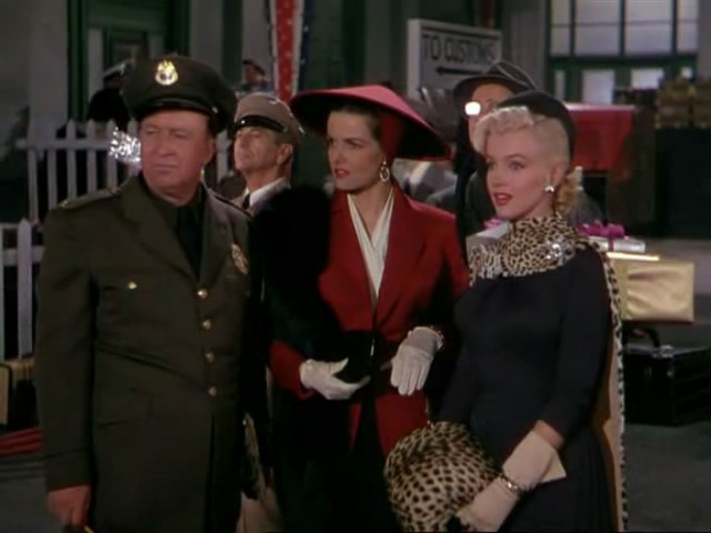 Erkekler Sarışınları Sever Fotoğrafı